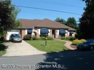 102 Maplewood Dr, Dickson City, PA 18447