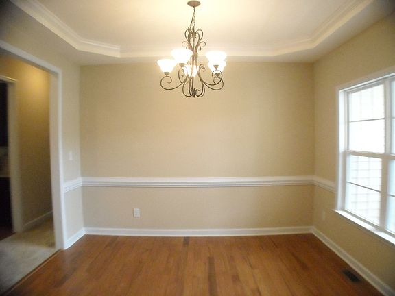 4th image of 104 Medlock Ct