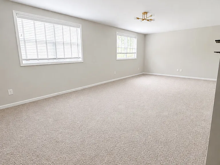 518 E Trinity Ln — Photo 15