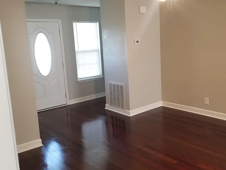 952 Van Buren Ave — Photo 6