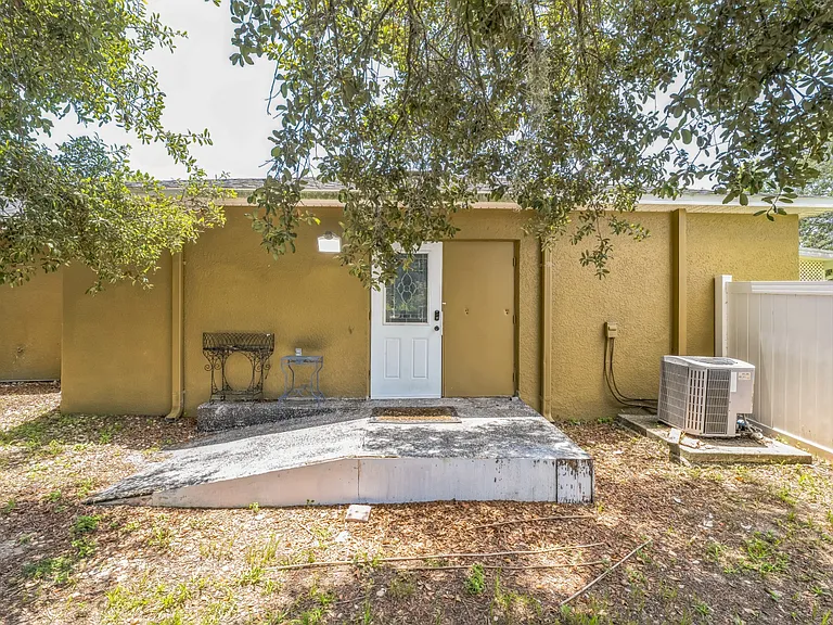 465 Rio Grande Ln #B — Photo 5