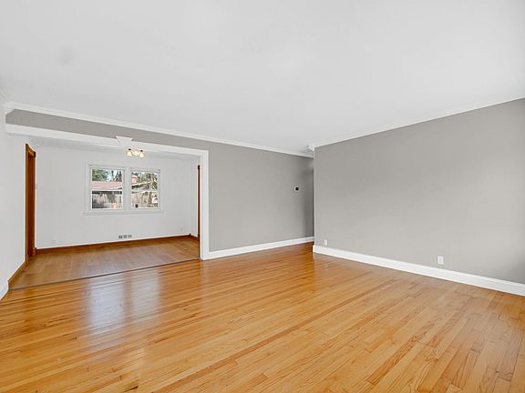 4th image of 352 Meadow Lane Dr