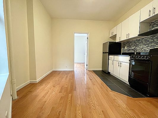 4th image of 328 E 15th St APT 19