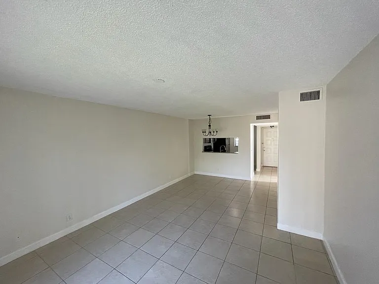 6844 Palmetto Cir S #201 — Photo 7