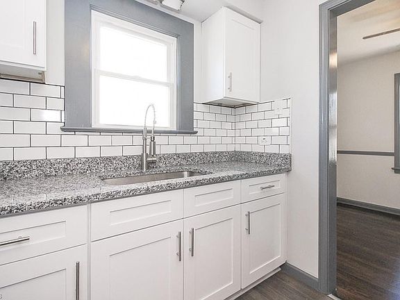 5th image of 392 E 328th St