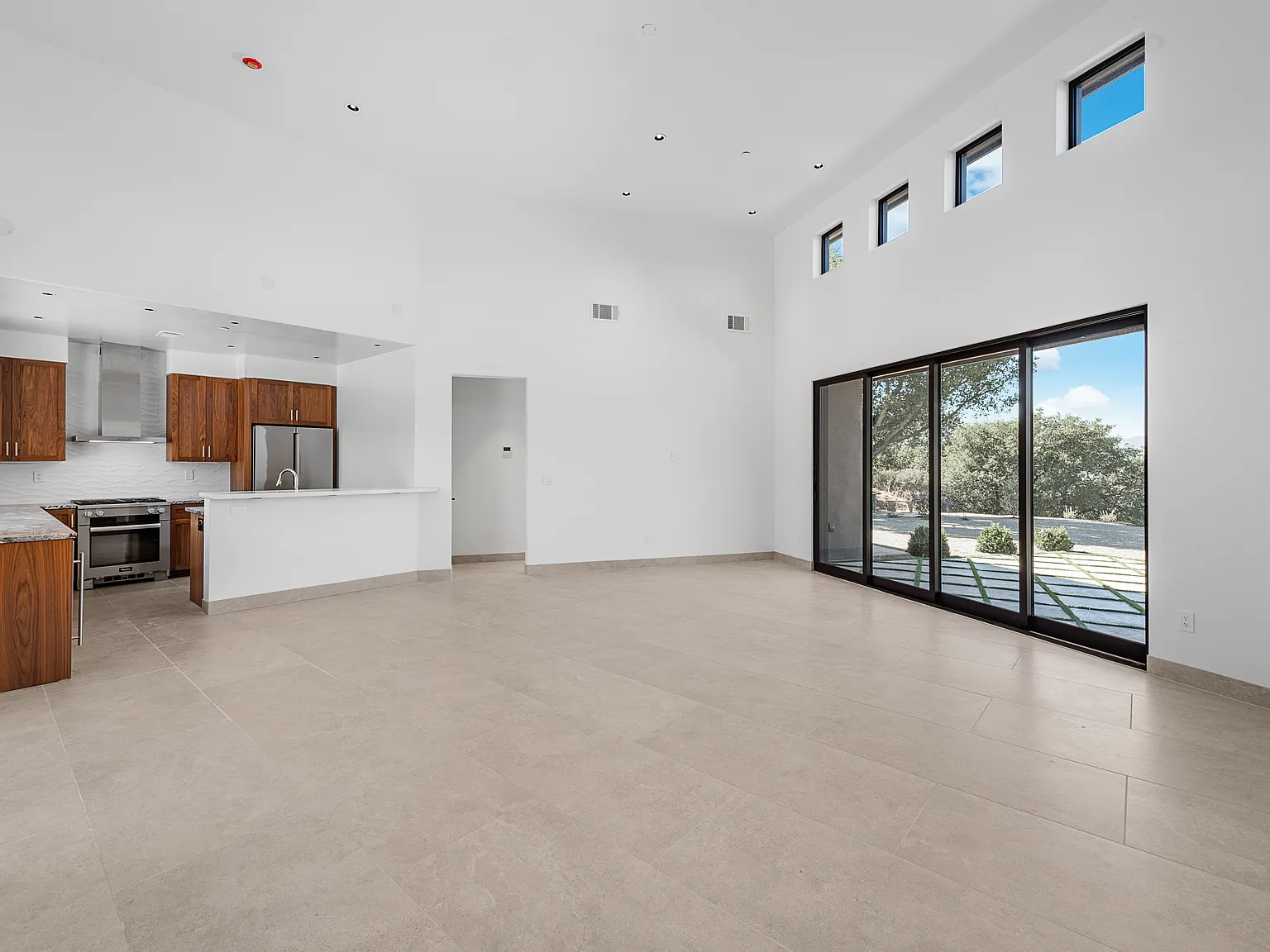 2 bed, 1200 sqft, $5,500 — Photo 3