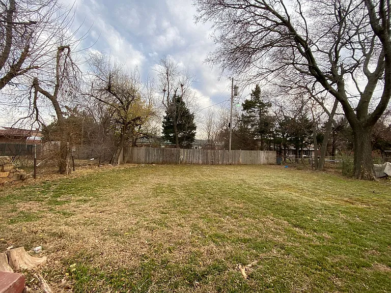 1320 Campbell Rd — Photo 11