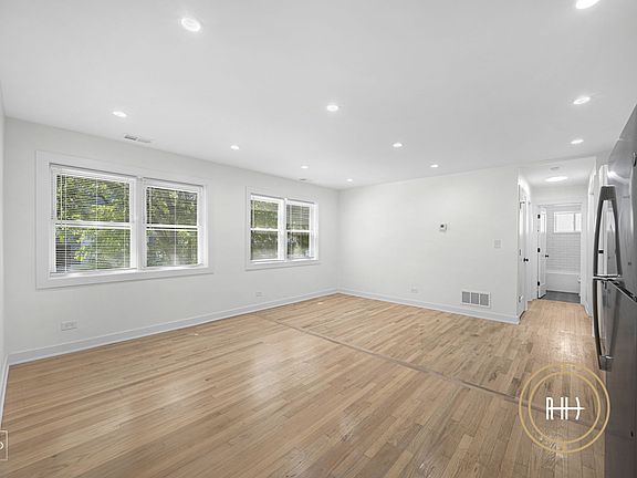 4th image of 1756 W Rosehill Dr APT 1F