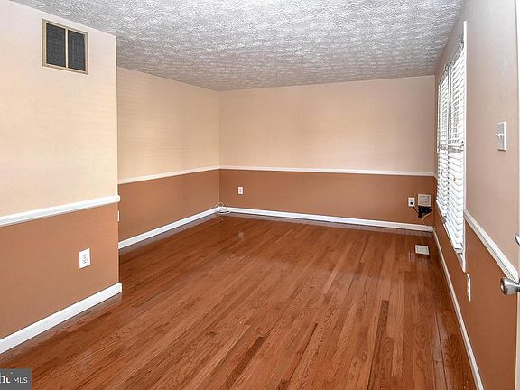 3rd image of 2634 Barclay St
