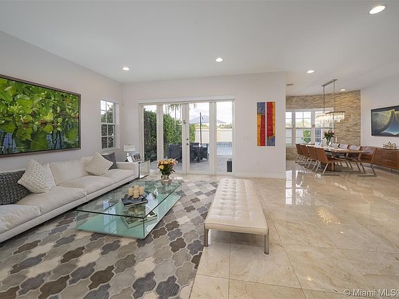 4th image of 3525 Forest View Cir