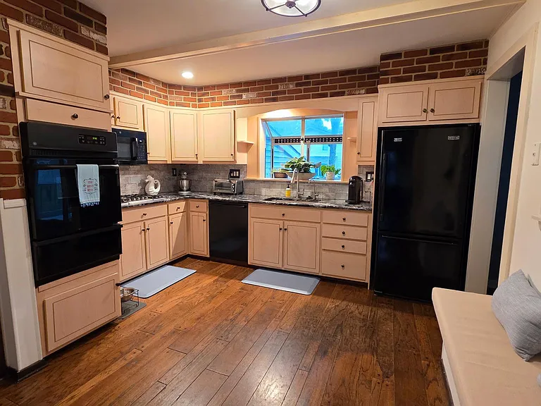 205 Euclid Ave — Photo 12