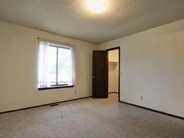 1907 Nancy Ct — Photo 13