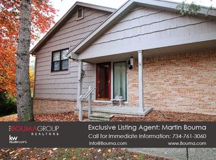 2210 Rivenoak Ct, Ann Arbor, MI 48103