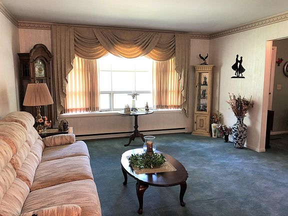 4th image of 7120 Lexington Ln
