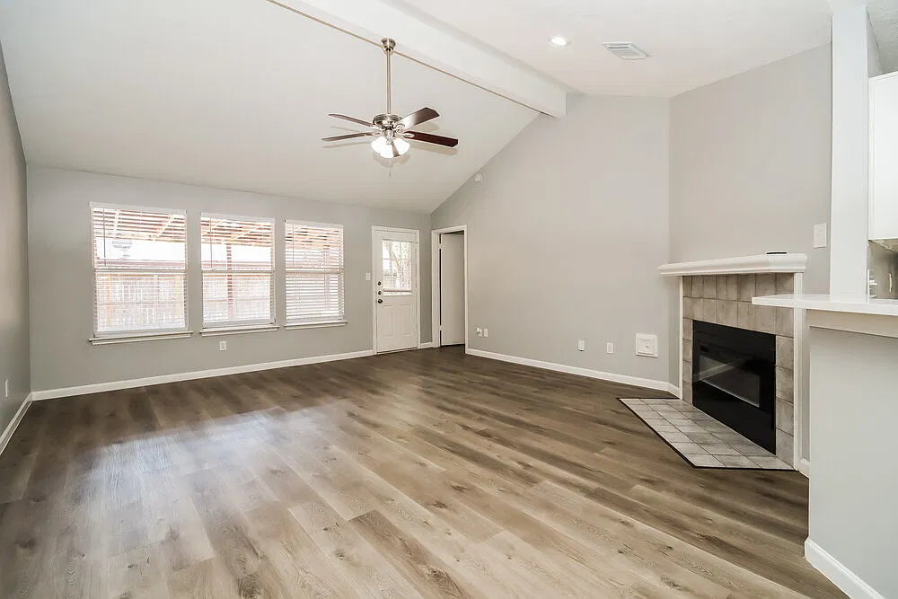 4 bed, 2.0 bath, 2003 sqft, $2,165 — Photo 3