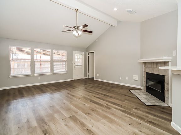 3rd image of 5519 Rivertree Ln