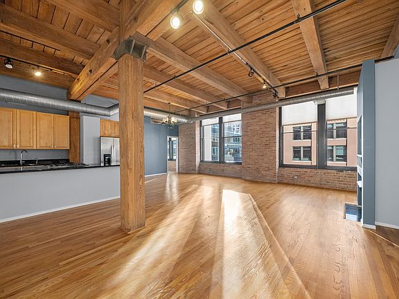 3rd image of 728 W Jackson Blvd APT 722