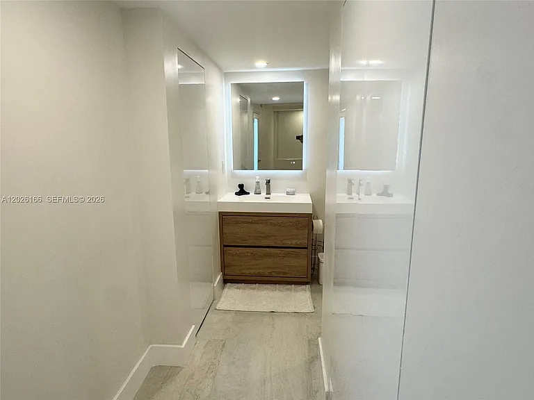 2899 Collins Ave #424 — Photo 9