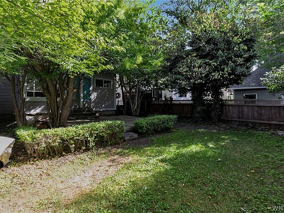 4th image of 34 Saint James Pl