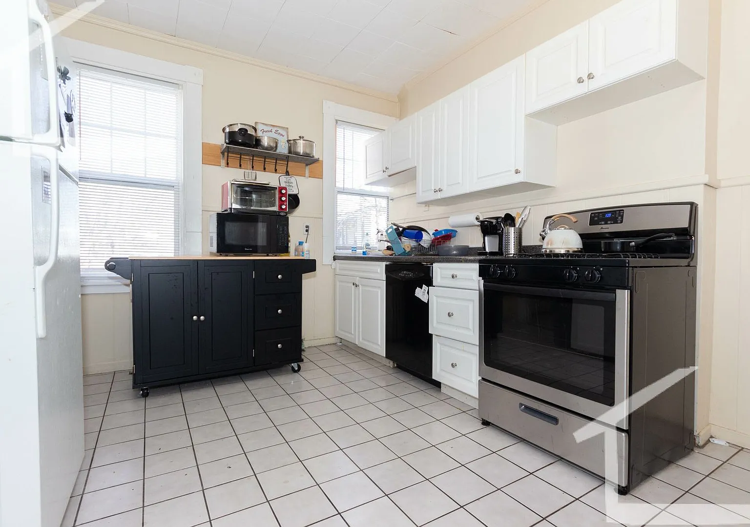 Charming 5 Bedroom House-No broker Fee — Photo 1