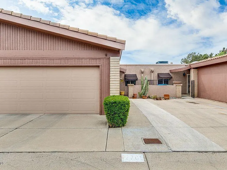 2705 E Cactus Rd — Photo 5