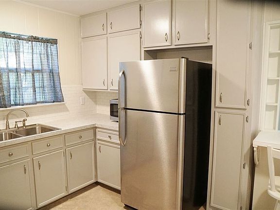 4th image of 2330 Angelle Dr
