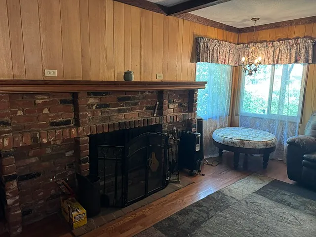 LIVING ROOM FIREPLACE & CORNER WINDOW,