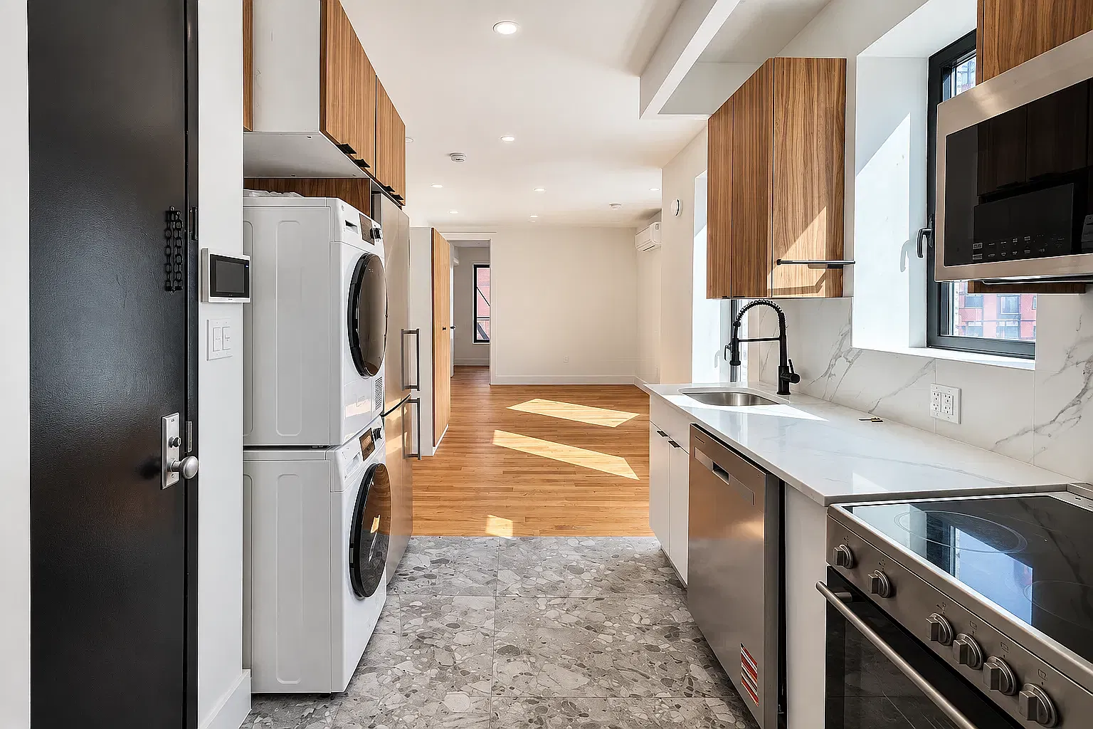 452 West 36th Street — Photo 4