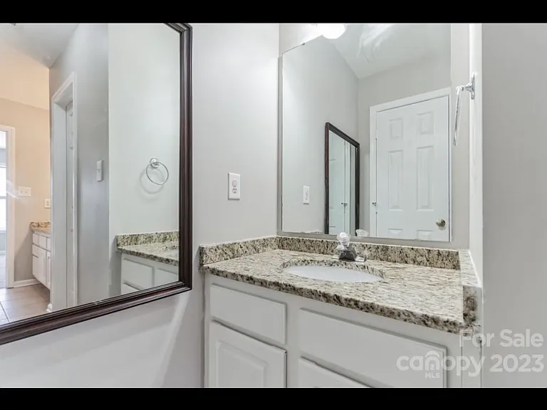 7811 Lennoxshire Ln — Photo 13