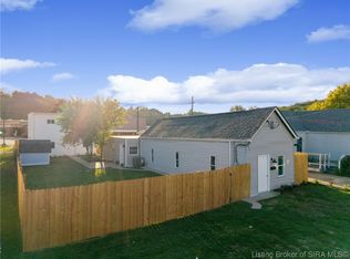 929 Valley View Rd, New Albany, IN 47150