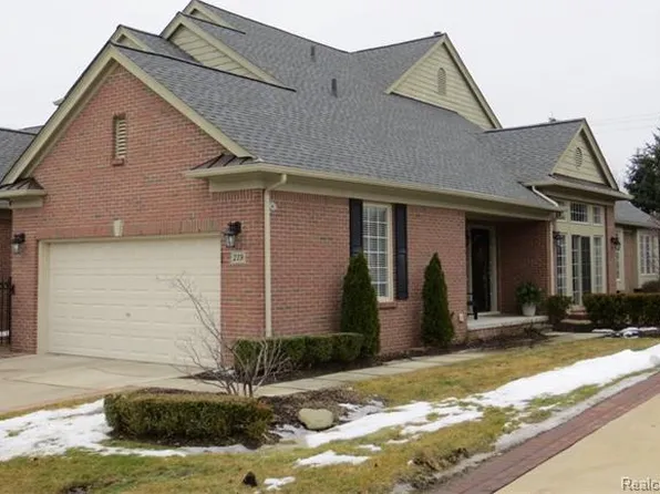 219 Harrington Dr #1, Troy, MI 48098