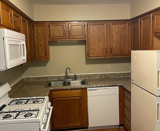 2nd image of 45871 Jefferson Ave #1485069