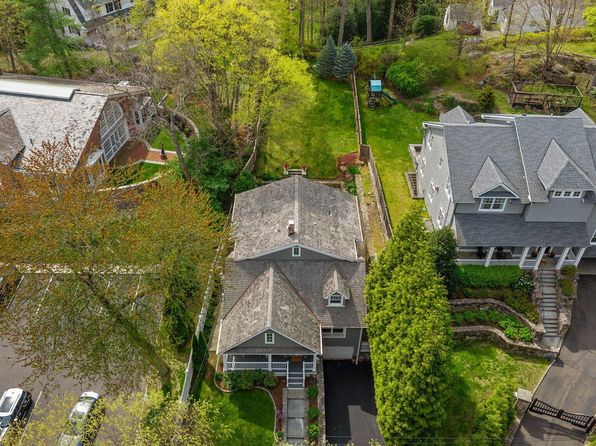 12 Laddins Rock Rd, Old Greenwich, CT 06870