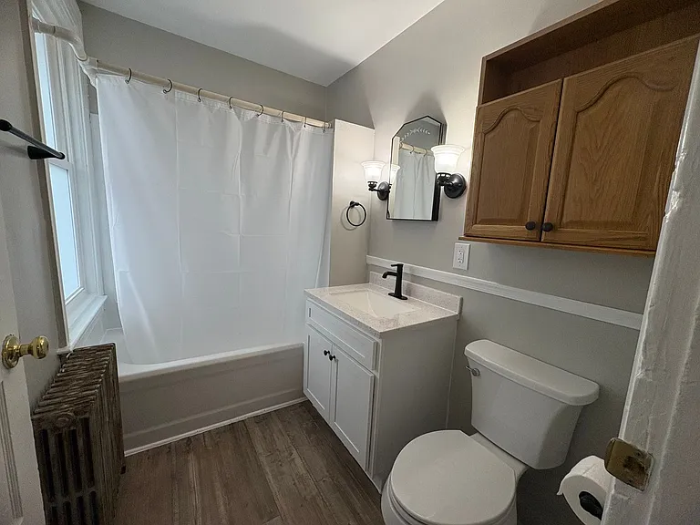 1366 W Market St — Photo 19