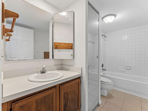 4th image of 6431 SE WINDSONG Lane #117