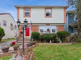 16 Nassau St, Floral Park, NY 11001