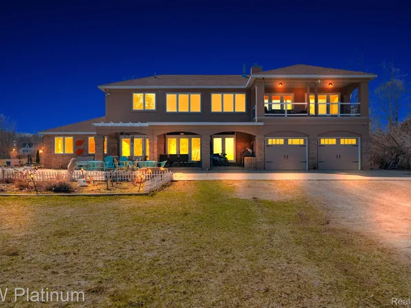 2235 Lakeshore Rd, Harbor Beach, MI 48441