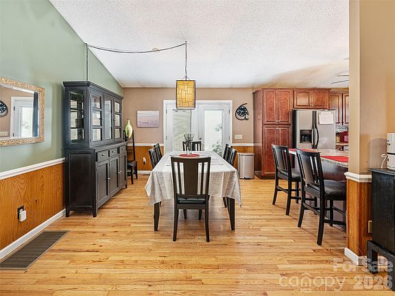 5th image of 282 Sourwood Dr