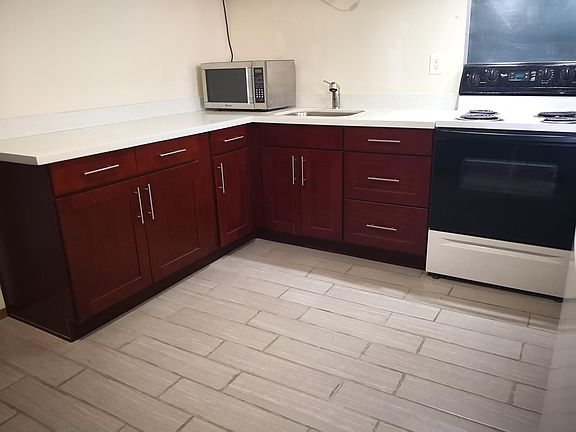 5th image of 14605 SE 19th Pl