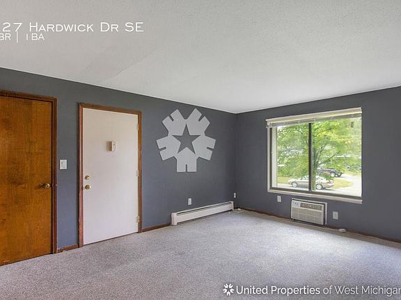 4th image of 927 Hardwick Dr SE