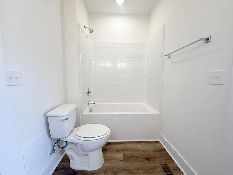 1385 Meridian St — Photo 32