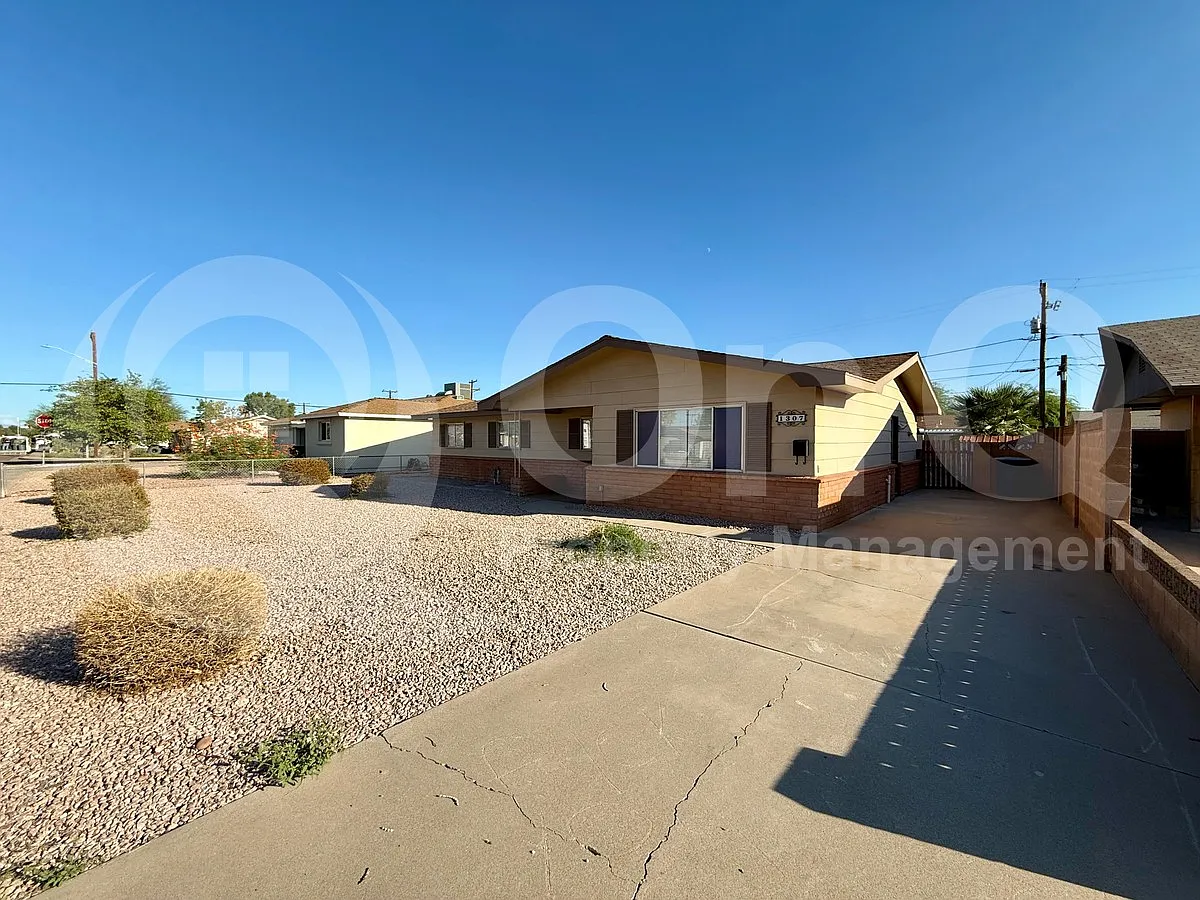 4 bed, 2.0 bath, 1396 sqft, $2,149 — Photo 2