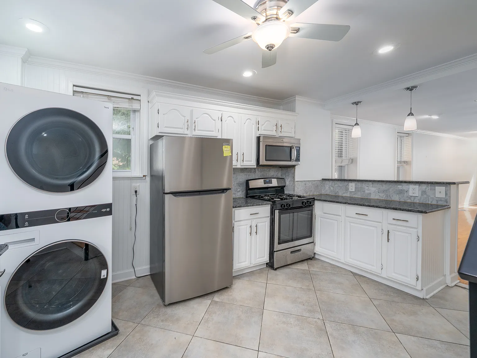 2 bed, 1196 sqft, $2,300 — Photo 3