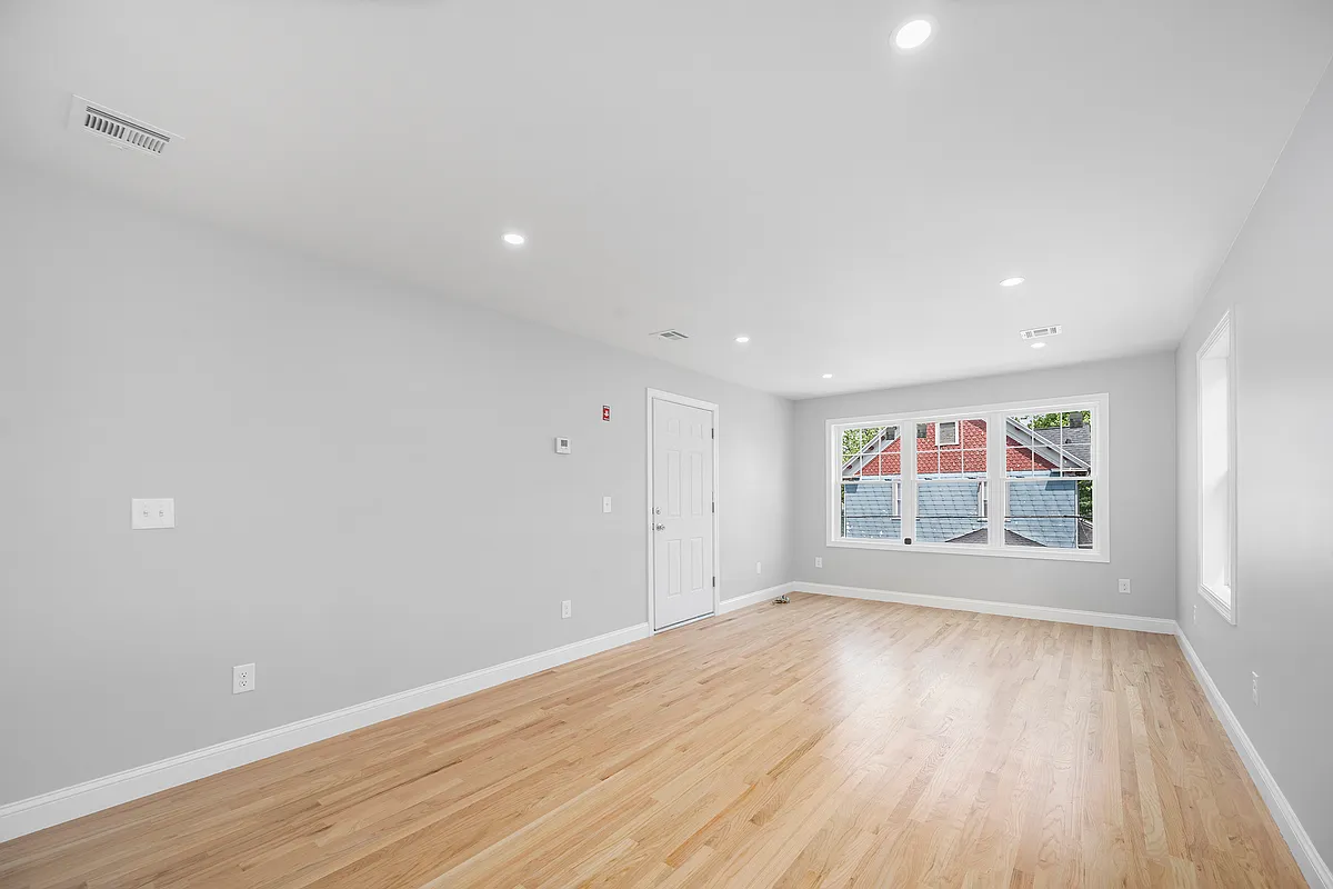 Building Photo - 28 Grosvenor Ave #2