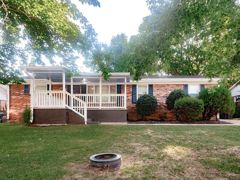 1st image of 609 Marguerite Dr NW