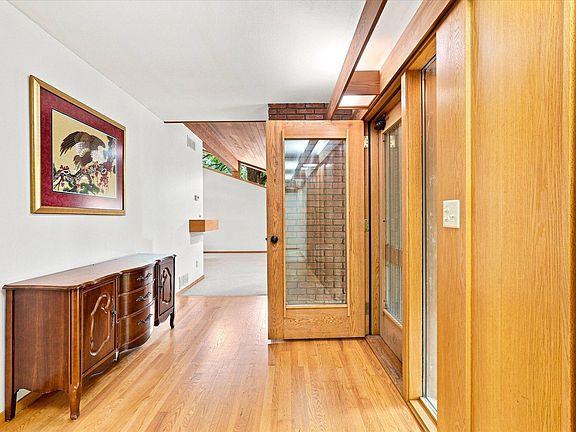 3rd image of 39277 Hemingway Ave