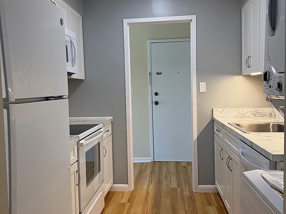 2nd image of 6996 Hanover Pkwy APT 401