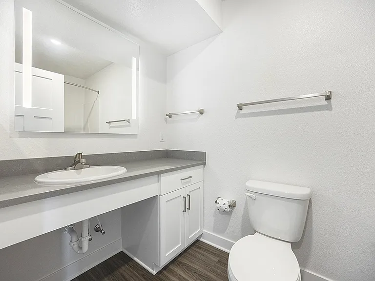 Byron Lakes Apartments — Photo 102