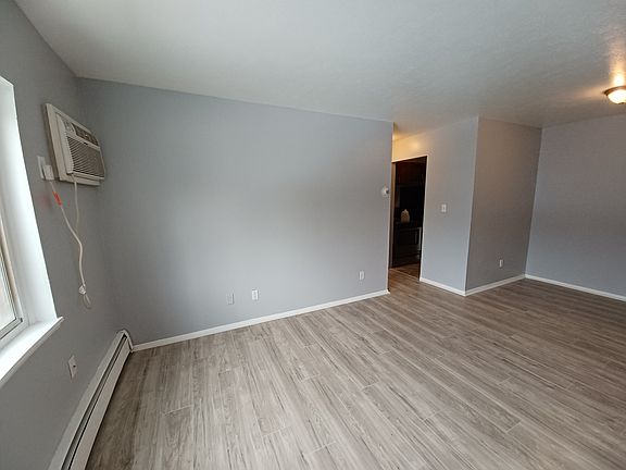 5th image of 3102 Archwood Ave #304