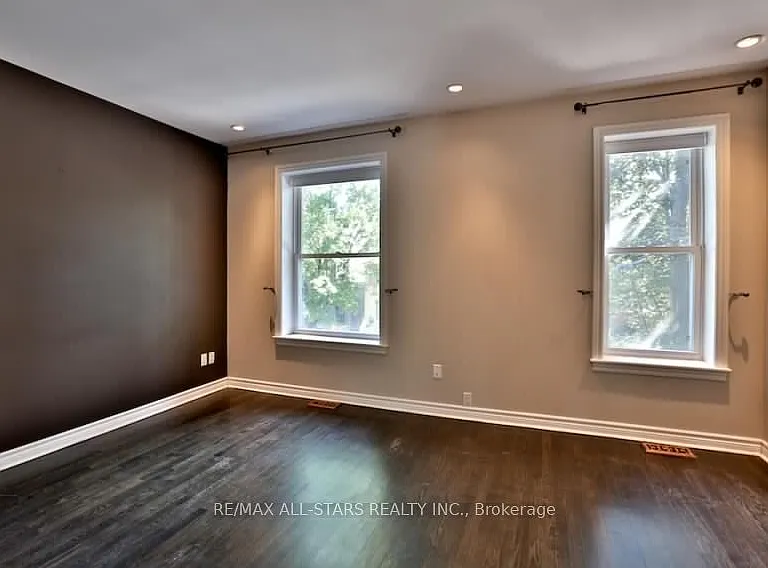 68 Macpherson Ave — Photo 12